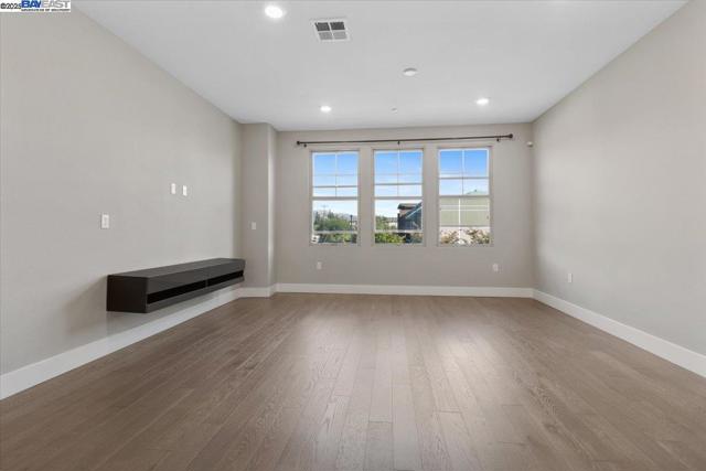93 Catania Cmn, Fremont CA: https://media.crmls.org/mediaz/2ac39814-480d-40c8-83ba-2c3825963996.jpg