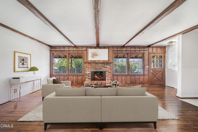 5028 El Adobe Lane, La Crescenta CA: https://media.crmls.org/mediaz/2ac40d20-5ace-44a8-a9db-53c5a7d0e37d.jpg