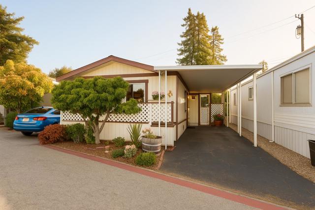 440 Moffett Boulevard, Mountain View CA: https://media.crmls.org/mediaz/2ac475b0-c367-4b4d-b4ea-c42f7eda1e50.jpg