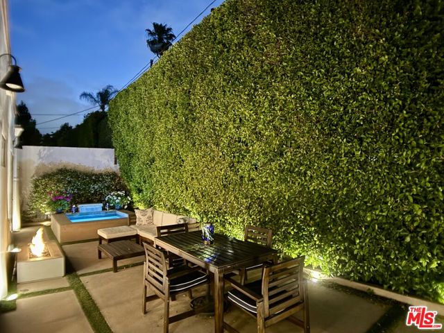 8265 Romaine Street, West Hollywood CA: https://media.crmls.org/mediaz/2ac4857e-3b7f-48a6-bd78-aa5354029b60.jpg