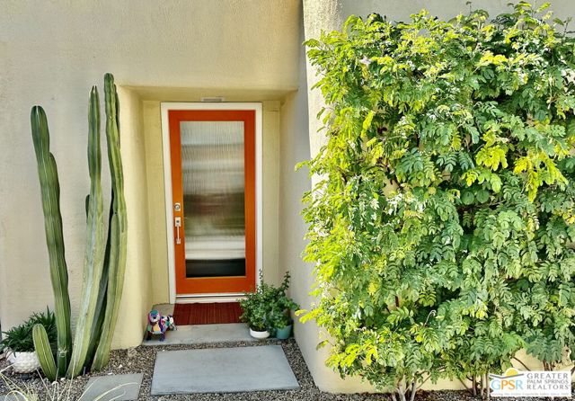 468 N Greenhouse Way, Palm Springs CA: https://media.crmls.org/mediaz/2ac4e748-36dc-482e-83f2-114ce01da46b.jpg