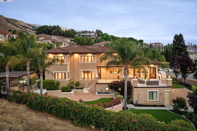 44506 Vista Grande Court, Fremont CA: https://media.crmls.org/mediaz/2ac4ffb5-97f9-476e-9f95-2cb4b9b5ffc8.jpg