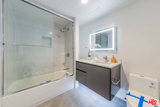 214 S Westmoreland Avenue, Los Angeles CA: https://media.crmls.org/mediaz/2ac5191c-759b-4852-9dfc-d380bb849d06.jpg