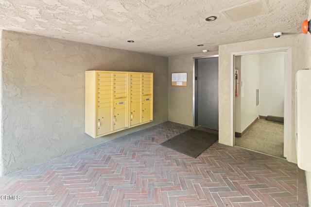 Detail Gallery Image 26 of 27 For 960 San Pasqual St #210,  Pasadena,  CA 91106 - 2 Beds | 3 Baths