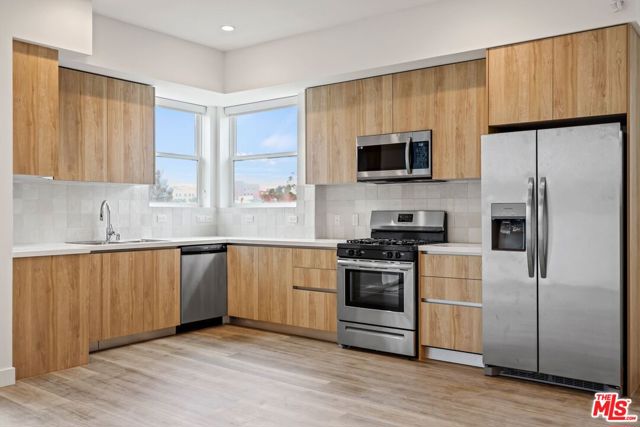11668 Darlington Avenue, Los Angeles CA: https://media.crmls.org/mediaz/2ac620fa-dcfd-449f-b616-1055c0e58cb5.jpg