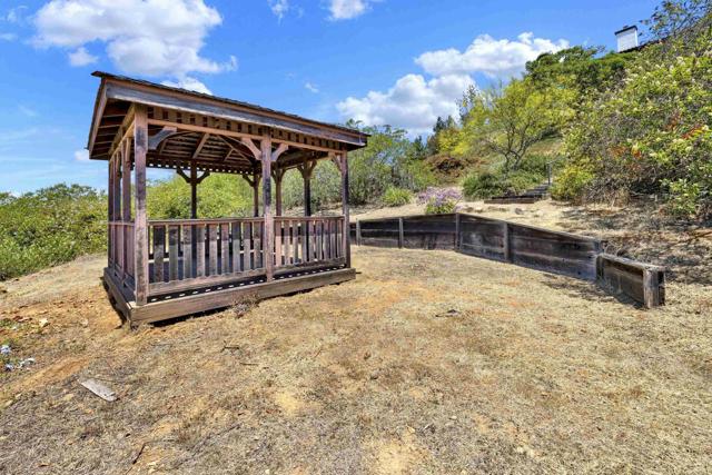 1310 Miracielo Court, San Marcos CA: https://media.crmls.org/mediaz/2ac65f58-5c46-48b2-80ca-4cd83b5524fb.jpg