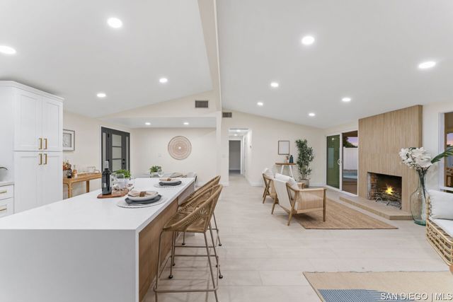 3424 Lockwood DR, San Diego CA: https://media.crmls.org/mediaz/2ac6642a-d0ab-4305-ba02-6caabfe7850e.jpg