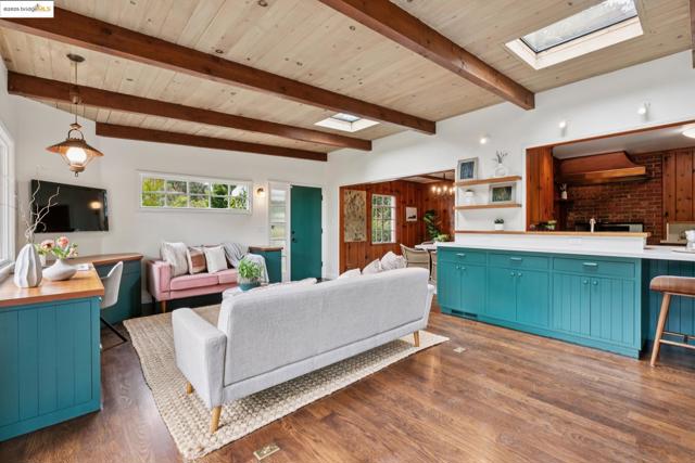 5550 Snake Road, Oakland CA: https://media.crmls.org/mediaz/2ac66981-4e91-496c-8e78-237b030890ca.jpg