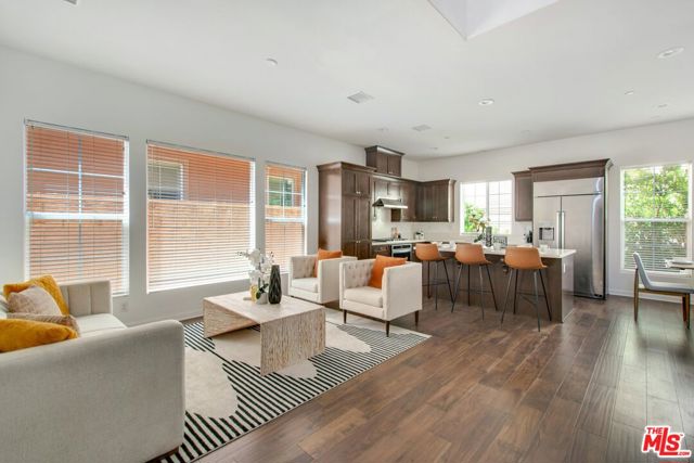 20659 W Beech Circle, Porter Ranch CA: https://media.crmls.org/mediaz/2ac6e5a2-86a8-46af-8a46-85b47dbfa957.jpg
