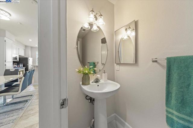 253 Bellington Cmn, Livermore CA: https://media.crmls.org/mediaz/2ac70c9e-0c87-4423-8fcc-eb428be0231f.jpg