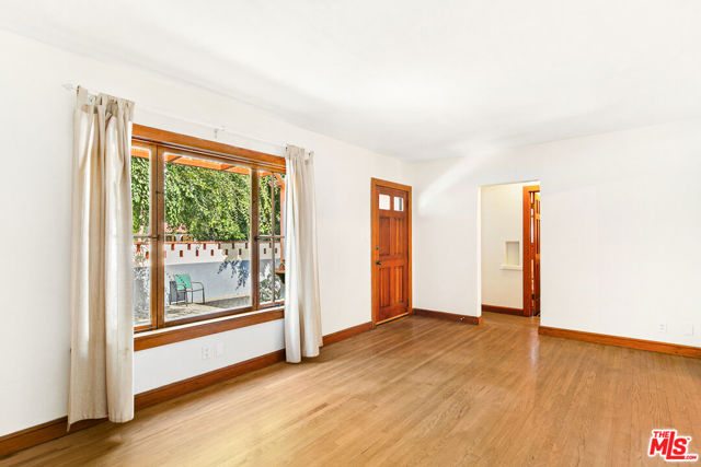 4171 Kraft Avenue, Studio City CA: https://media.crmls.org/mediaz/2ac722f6-ce0f-46cf-94ac-e13d6f8e7582.jpg