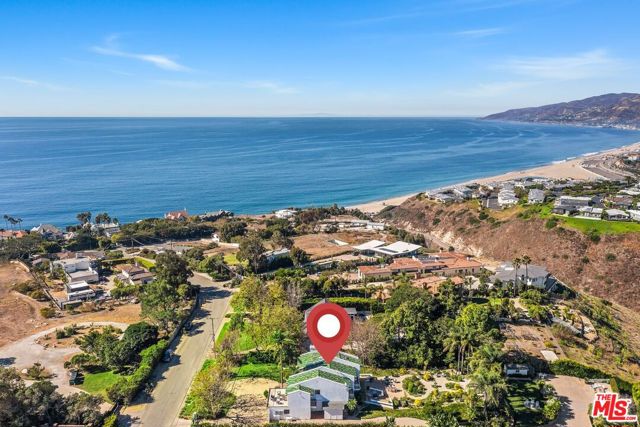 29417 Bluewater Road, Malibu CA: https://media.crmls.org/mediaz/2ac74967-c5b5-4d0f-ae42-a9f0ad5475c0.jpg