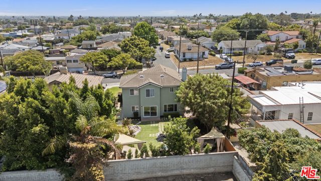 7725 Victoria Avenue, Inglewood CA: https://media.crmls.org/mediaz/2ac768c4-4ce3-4a4a-94c8-22eb6e891600.jpg