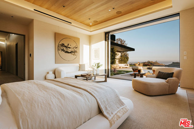 13674 Bayliss Road, Los Angeles CA: https://media.crmls.org/mediaz/2ac7c4a0-f8a6-4b5b-8374-539ddb0199e5.jpg