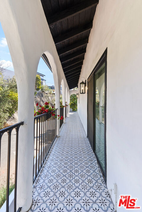 1923 Sunset Plaza Drive, Los Angeles CA: https://media.crmls.org/mediaz/2ac865e2-4469-407d-b7b9-7d7b1e104daa.jpg