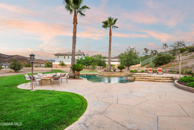 2462 Lost Canyons Drive, Simi Valley CA: https://media.crmls.org/mediaz/2ac8c0ea-51df-44e1-b575-9bf1dc0a1772.jpg