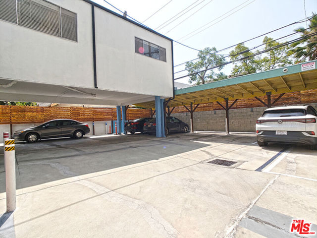 5656 La Mirada Avenue, Los Angeles CA: https://media.crmls.org/mediaz/2ac8d2d8-4aa6-4fa2-b87d-5b2ac749acb7.jpg