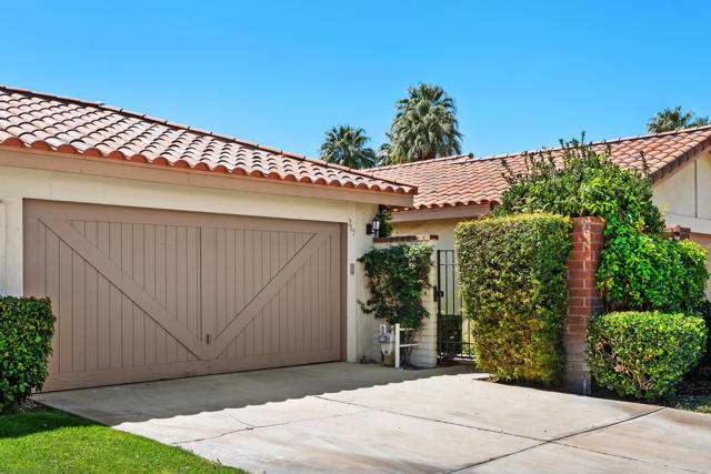 265 Calle Del Verano, Palm Desert CA: https://media.crmls.org/mediaz/2ac8eb88-ec2d-4d56-a23f-7c20279d9969.jpg