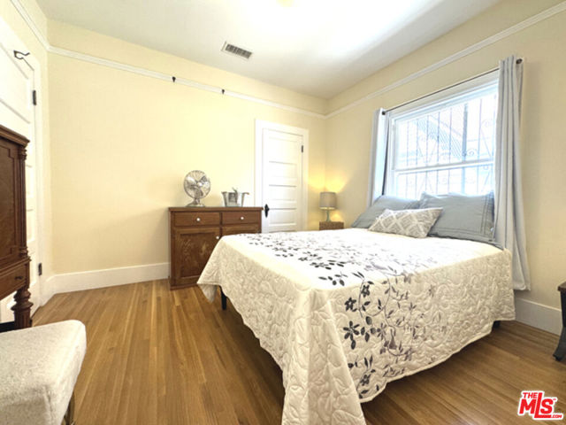 334 Belmont Avenue, Los Angeles CA: https://media.crmls.org/mediaz/2ac8fbd4-f6c1-45aa-98ab-fdc995ae33c7.jpg