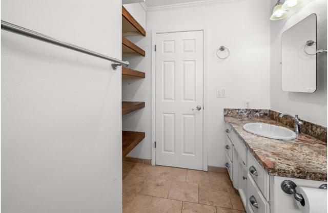 5852 Olive Ranch Road, Granite Bay CA: https://media.crmls.org/mediaz/2ac91b21-4b1f-4282-8f46-97da59163000.jpg