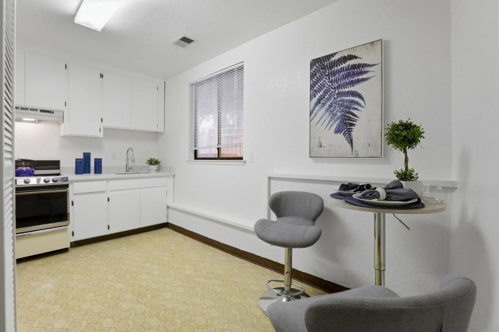 https://media.crmls.org/mediaz/2ac97432-3f97-4ce0-a581-84877f06ffe0.jpg?preset=X-Large