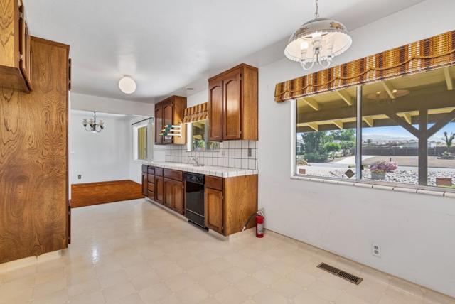 220 Holliday Drive, Hollister CA: https://media.crmls.org/mediaz/2ac9ea45-bfc6-4b18-8126-3a4d17189439.jpg