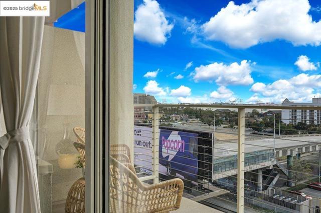 5855 Horton St, Emeryville CA: https://media.crmls.org/mediaz/2aca12fc-4ce3-4cdd-8b89-fe0cb2e9ce57.jpg