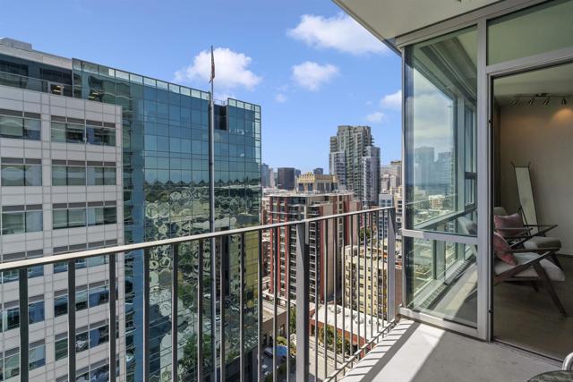 321 10th Ave, San Diego CA: https://media.crmls.org/mediaz/2aca2759-9750-474c-9aab-937d0ee4dd1d.jpg