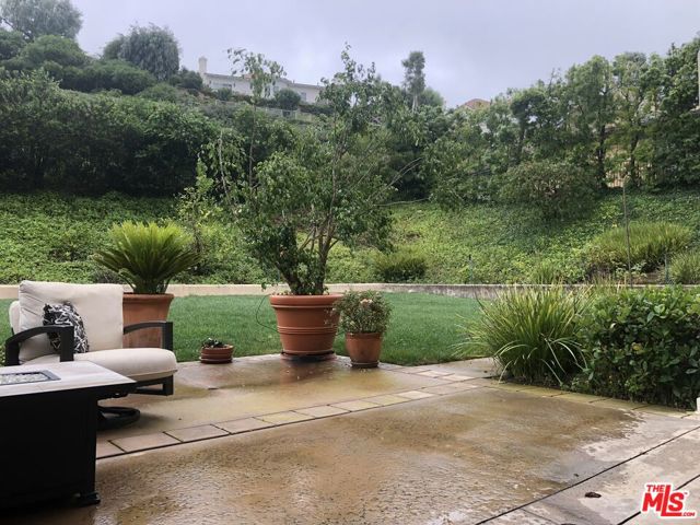 16763 Monte Hermoso Drive, Pacific Palisades CA: https://media.crmls.org/mediaz/2aca2dc5-575f-4215-8aaa-82bc0b02aa0a.jpg