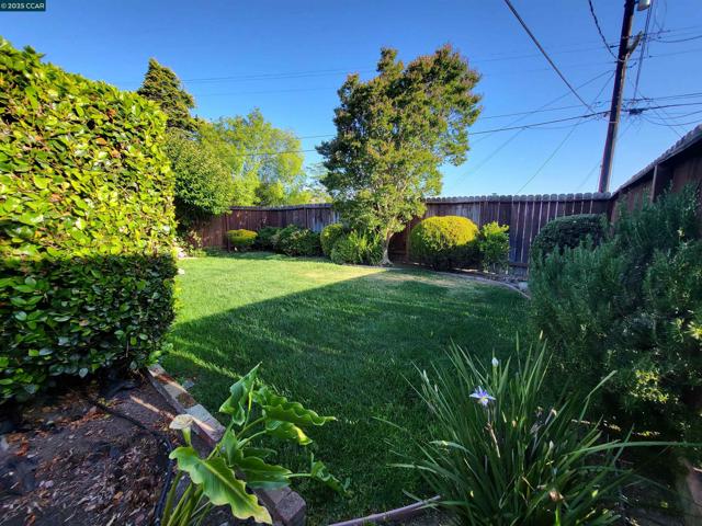 814 Marin Rd, El Sobrante CA: https://media.crmls.org/mediaz/2aca34ca-5296-4550-b51c-393c2cc67163.jpg