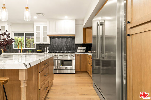 22824 Margarita Drive, Woodland Hills CA: https://media.crmls.org/mediaz/2aca44ef-9cae-434b-9073-d805062942fc.jpg