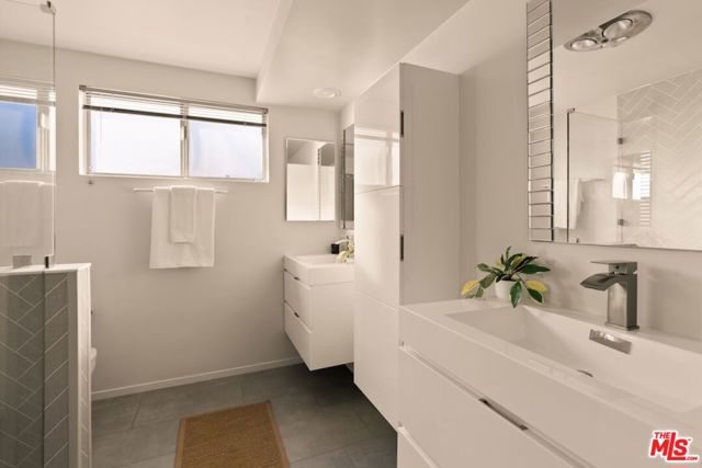 4841 Swinton Avenue, Encino CA: https://media.crmls.org/mediaz/2aca55e5-a05d-41ce-bf41-626964826387.jpg