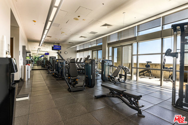 1155 S Grand Avenue, Los Angeles CA: https://media.crmls.org/mediaz/2aca5d5c-7a47-466b-8bb2-30358155d628.jpg