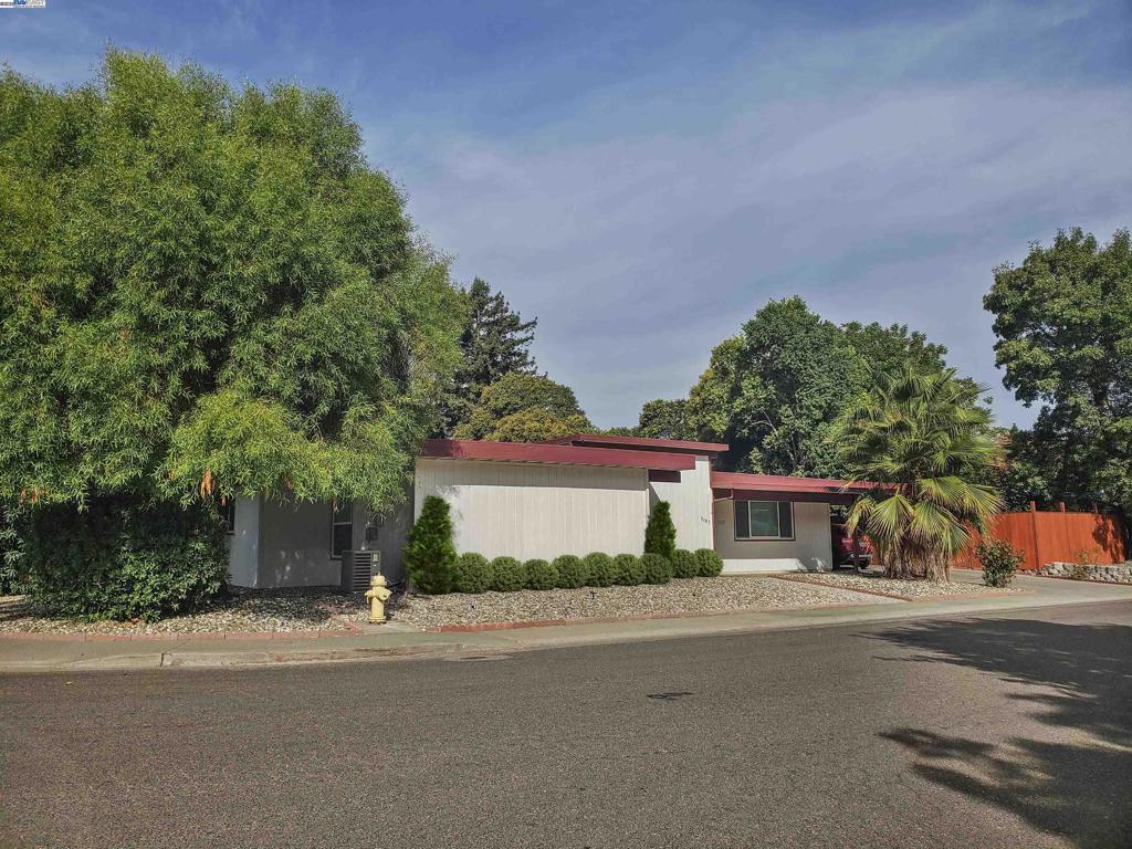 3107 Corona Dr