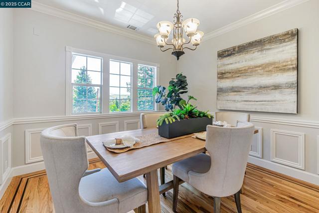 631 La Vista Rd, Walnut Creek CA: https://media.crmls.org/mediaz/2acb343a-df9e-40fe-9ebb-c1b5088fb08e.jpg