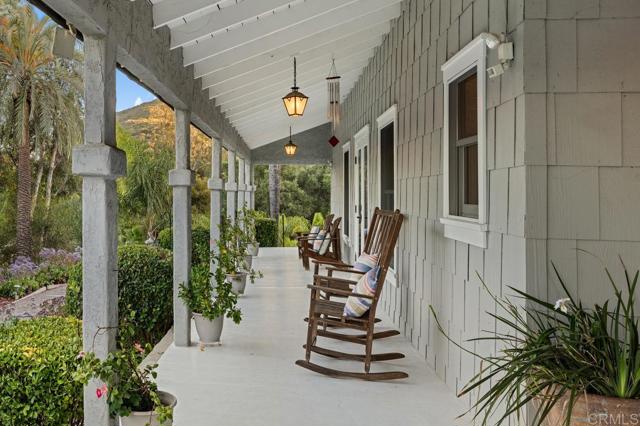 713 Quiet Hills Farm Road, Escondido CA: https://media.crmls.org/mediaz/2acbab92-2b41-4472-bbda-670638a64e06.jpg