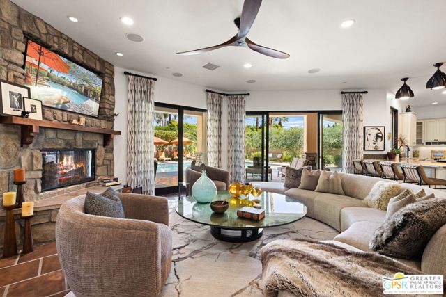 248 E Palo Verde Avenue, Palm Springs CA: https://media.crmls.org/mediaz/2acbb04f-1144-48ee-a9bb-1a96a8281373.jpg