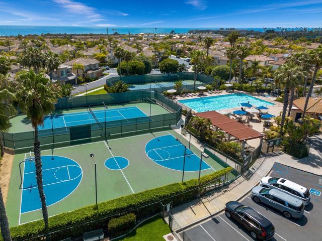 616 Marlin Ln, Carlsbad CA: https://media.crmls.org/mediaz/2acbfdf9-5fa0-4a29-bf37-f000718cb512.jpg