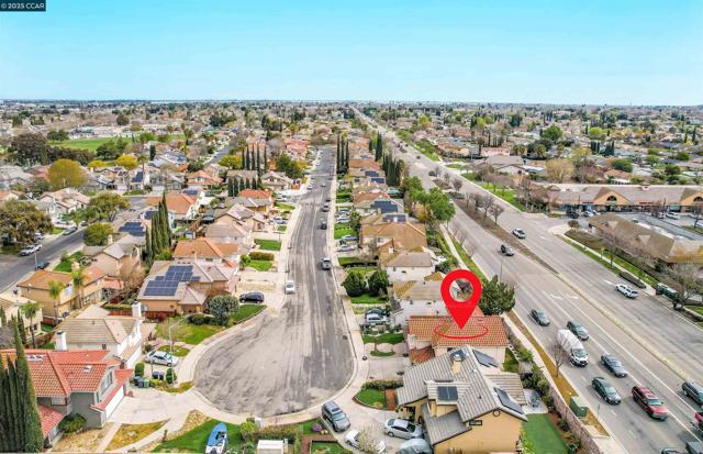 1974 Paradise Valley Ct, Tracy CA: https://media.crmls.org/mediaz/2acc0402-5828-4d9b-8a49-8a3072801c3a.jpg