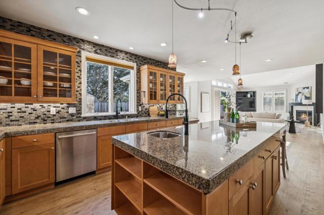 62 Spyglass Court, Half Moon Bay CA: https://media.crmls.org/mediaz/2acc384c-4d81-4f29-bde5-61fa06ce817d.jpg