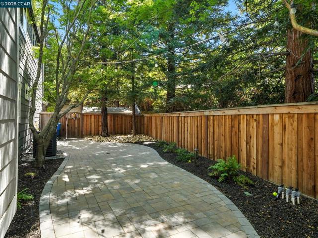 3052 Miwok Way, Clayton CA: https://media.crmls.org/mediaz/2acc6fb7-e464-4645-b112-c8acb8bbe50e.jpg