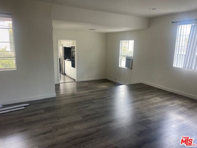 1845 1845 1/2 S South Beverly Glen Boulevard, Los Angeles CA: https://media.crmls.org/mediaz/2acc89b4-f83c-46d5-b1c9-67745752b697.jpg