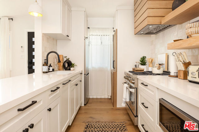 17 Sunset Avenue, 1 photo 9