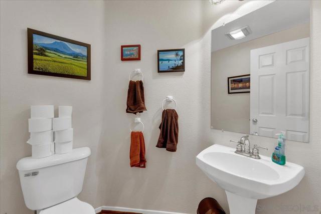 938 Camino De La Reina, San Diego CA: https://media.crmls.org/mediaz/2acdfff0-d9e5-42a3-8c11-177ea8833b90.jpg