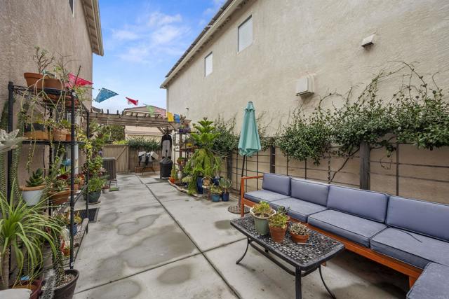 1583 GOLD RUN Road, Chula Vista CA: https://media.crmls.org/mediaz/2ace05fb-9eb6-459e-a2e7-a75fa5ad5857.jpg