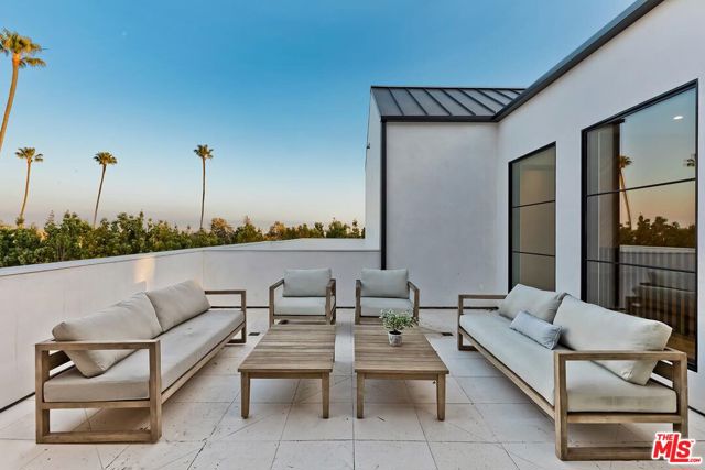 1120 Angelo Drive, Beverly Hills CA: https://media.crmls.org/mediaz/2ace6dec-c5d5-4680-8cf2-7cbac7180745.jpg