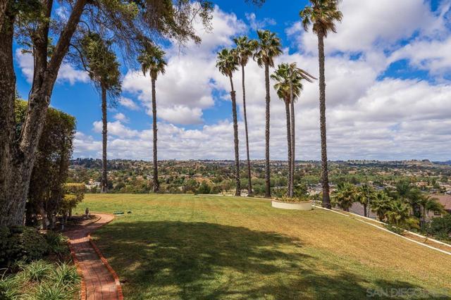 3928 La Cresta Way, Bonita CA: https://media.crmls.org/mediaz/2acebe67-3db3-4e70-b19e-de2357521867.jpg