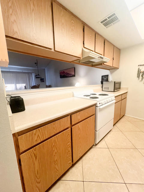 40513 Bay Hill Way, Palm Desert CA: https://media.crmls.org/mediaz/2acf3b1b-549a-416e-8191-6b6a92545d53.jpg