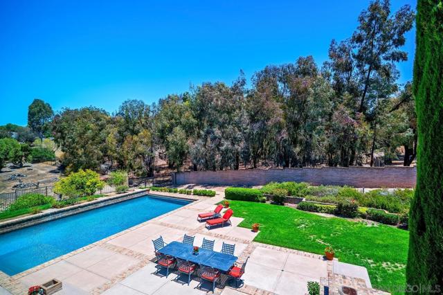 1272 Chateau Montelena, Bonsall CA: https://media.crmls.org/mediaz/2acf9884-cdee-446a-8abe-bcff24780faf.jpg