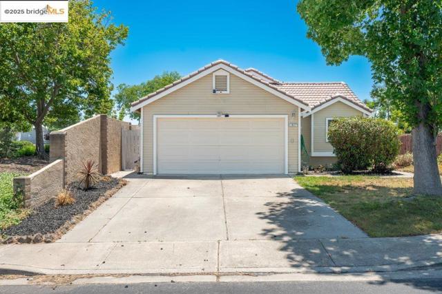 1927 Babbe St, Oakley CA: https://media.crmls.org/mediaz/2ad04c1a-d0e3-4385-baa8-09fb5d429d57.jpg
